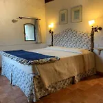 Castello La Rocchetta 公寓式酒店 3*