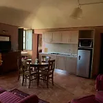 Castello La Rocchetta 公寓式酒店